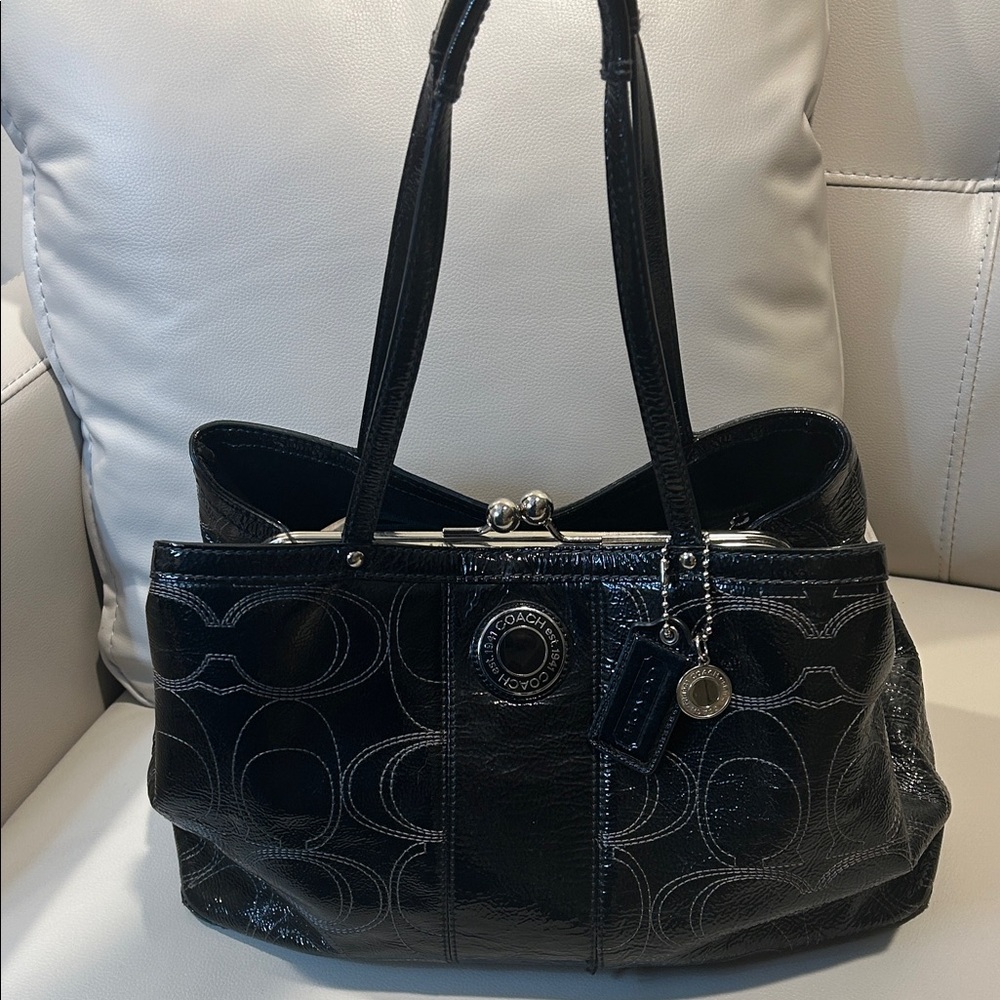 Kiss Lock Coach Black Glossy Shoulder Bag - EUC